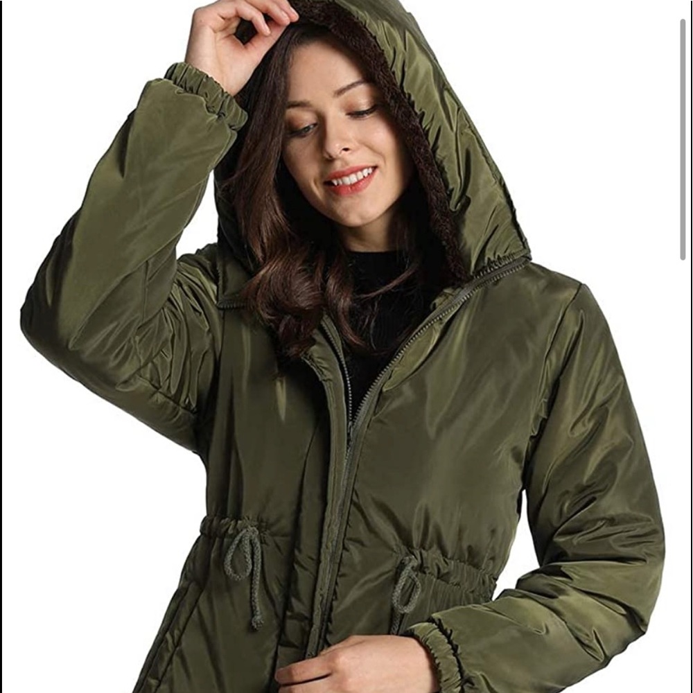 iLoveSIA Womens Hooded Warm Coats Parkas with Faux Fur Jackets size 6 nwt